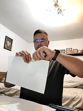 Snapshot of flowdmxx chatting on 11-08-25, 10:26 flowdmxx online show from 11-08-25, 10:26