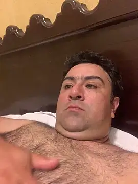 EmilianoGt online show from 10-28-25, 05:48