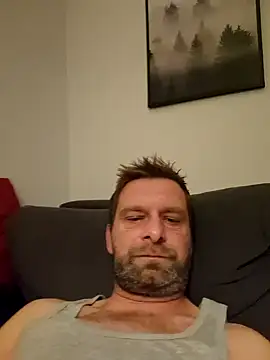 Snapshot of Mjn34 chatting on 11-25-25, 06:35 Mjn34 online show from 11-25-25, 06:35