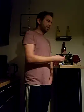 Snapshot of Mjn34 chatting on 12-04-25, 06:23 Mjn34 online show from 12-04-25, 06:23