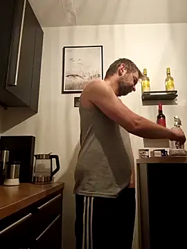 Snapshot of Mjn34 chatting on 12-15-25, 06:17 Mjn34 online show from 12-15-25, 06:17