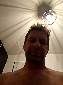 Snapshot of Mjn34 chatting on 12-16-25, 06:29 Mjn34 online show from 12-16-25, 06:29