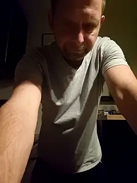 Snapshot of Mjn34 chatting on 12-22-25, 06:10 Mjn34 online show from 12-22-25, 06:10