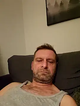 Snapshot of Mjn34 chatting on 12-23-25, 06:11 Mjn34 online show from 12-23-25, 06:11