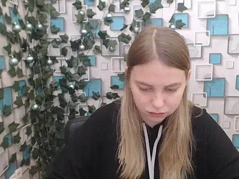 klerkarina online show from 01-04-25, 06:09