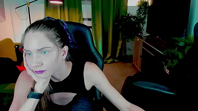 GrayceWild online show from 09-19-25, 05:53