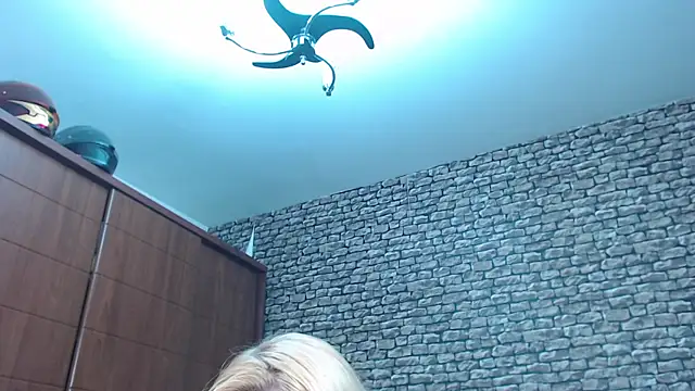 Snapshot of CuteBlondeMe chatting on 01-25-25, 10:50 CuteBlondeMe online show from 01-25-25, 10:50