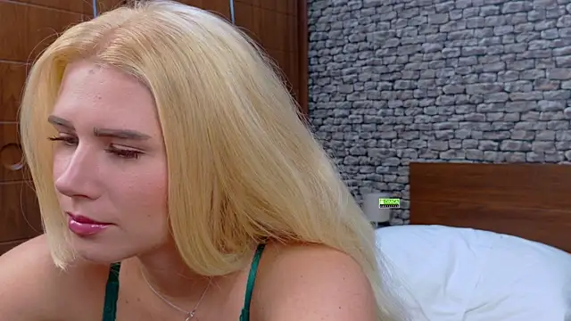 Snapshot of CuteBlondeMe chatting on 12-05-25, 02:03 CuteBlondeMe online show from 12-05-25, 02:03