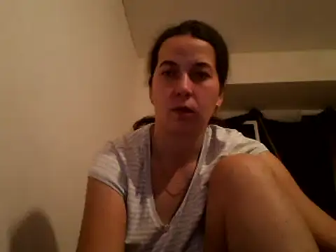 Snapshot of Tamilashaa chatting on 01-04-25, 05:47 Tamilashaa online show from 01-04-25, 05:47