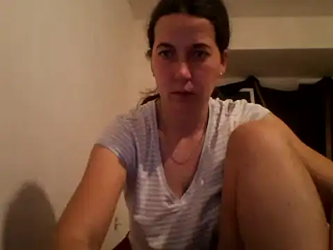 Snapshot of Tamilashaa chatting on 01-05-25, 05:41 Tamilashaa online show from 01-05-25, 05:41