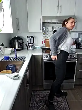 Snapshot of Ellie-L-Elizabeth chatting on 12-13-24, 04:16 Ellie-L-Elizabeth online show from 12-13-24, 04:16