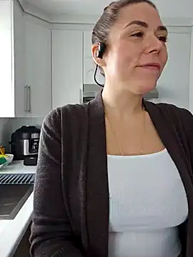 Snapshot of Ellie-L-Elizabeth chatting on 01-20-25, 03:07 Ellie-L-Elizabeth online show from 01-20-25, 03:07