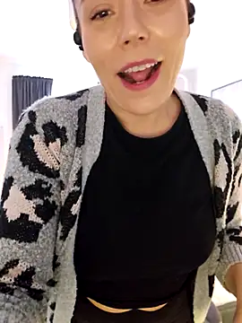 Snapshot of Ellie-L-Elizabeth chatting on 02-06-25, 01:10 Ellie-L-Elizabeth online show from 02-06-25, 01:10