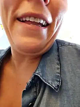 Snapshot of Ellie-L-Elizabeth chatting on 02-24-25, 05:31 Ellie-L-Elizabeth online show from 02-24-25, 05:31