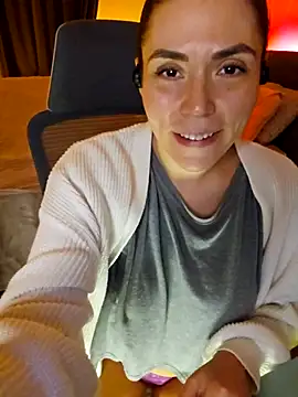 Snapshot of Ellie-L-Elizabeth chatting on 02-25-25, 01:20 Ellie-L-Elizabeth online show from 02-25-25, 01:20