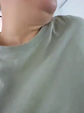 Snapshot of Ellie-L-Elizabeth chatting on 09-19-25, 03:45 Ellie-L-Elizabeth online show from 09-19-25, 03:45