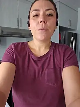 Snapshot of Ellie-L-Elizabeth chatting on 09-24-25, 05:27 Ellie-L-Elizabeth online show from 09-24-25, 05:27