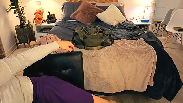 Ellie-L-Elizabeth online show from 11-28-25, 03:36