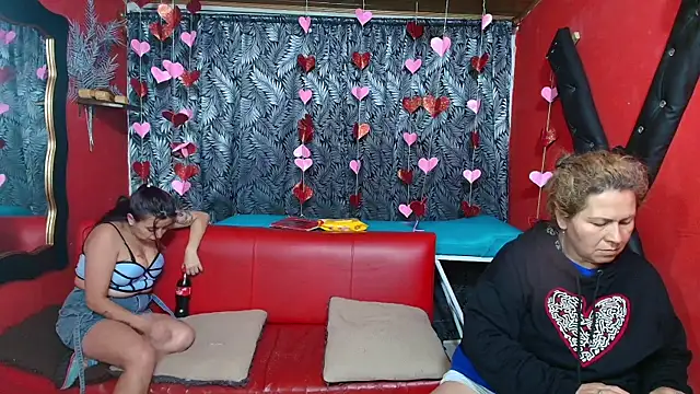 Snapshot of lesbiancuple chatting on 02-14-25, 12:19 lesbiancuple online show from 02-14-25, 12:19
