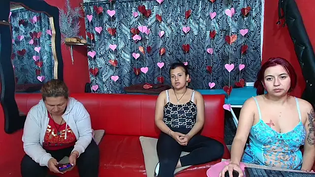 Snapshot of lesbiancuple chatting on 02-19-25, 12:35 lesbiancuple online show from 02-19-25, 12:35