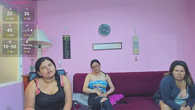 Snapshot of lesbiancuple chatting on 10-06-25, 01:19 lesbiancuple online show from 10-06-25, 01:19