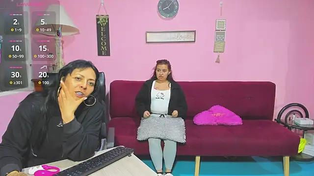 Snapshot of lesbiancuple chatting on 10-13-25, 01:05 lesbiancuple online show from 10-13-25, 01:05