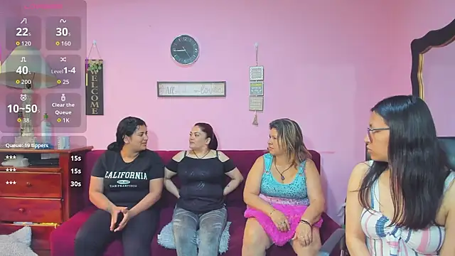 Snapshot of lesbiancuple chatting on 10-15-25, 01:44 lesbiancuple online show from 10-15-25, 01:44