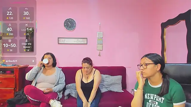 Snapshot of lesbiancuple chatting on 10-16-25, 03:35 lesbiancuple online show from 10-16-25, 03:35