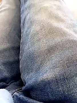 Snapshot of mickzizi chatting on 03-20-25, 08:20 mickzizi online show from 03-20-25, 08:20