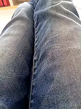 Snapshot of mickzizi chatting on 03-21-25, 09:01 mickzizi online show from 03-21-25, 09:01