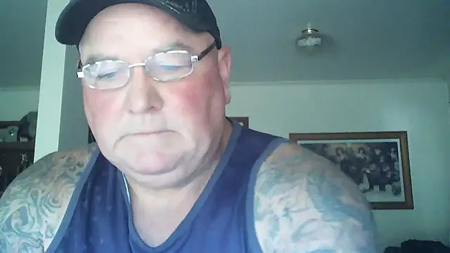 Snapshot of HOTANAL chatting on 12-20-25, 02:18 HOTANAL online show from 12-20-25, 02:18