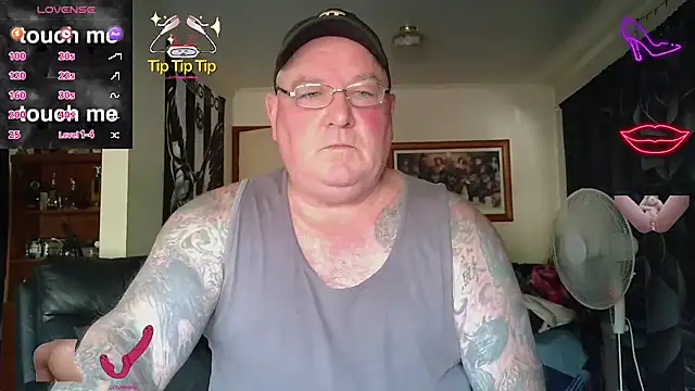 Snapshot of HOTANAL chatting on 02-16-26, 11:01 HOTANAL online show from 02-16-26, 11:01