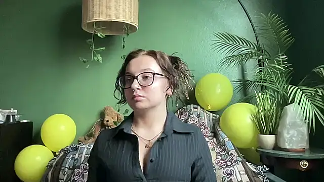 Snapshot of sweetandwet_daddy chatting on 10-15-25, 10:43 sweetandwet daddy online show from 10-15-25, 10:43