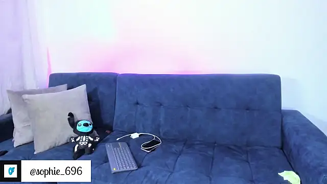Snapshot of sophie_cute66 chatting on 10-27-25, 08:07 sophie cute66 online show from 10-27-25, 08:07