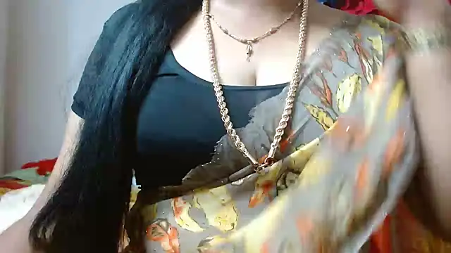 Snapshot of tamilharini chatting on 09-11-25, 04:45 tamilharini online show from 09-11-25, 04:45