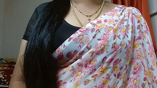 Snapshot of tamilharini chatting on 09-26-25, 04:49 tamilharini online show from 09-26-25, 04:49