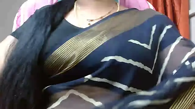 Snapshot of tamilharini chatting on 10-09-25, 05:49 tamilharini online show from 10-09-25, 05:49