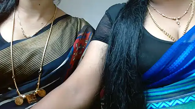 Snapshot of tamilharini chatting on 10-17-25, 07:55 tamilharini online show from 10-17-25, 07:55