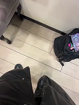 CrazzyChicks online show from 11-27-25, 07:43