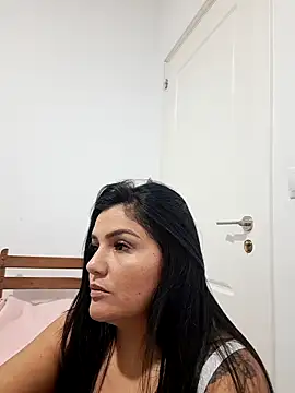 Snapshot of laura_dirtyhot chatting on 12-13-24, 07:10 laura dirtyhot online show from 12-13-24, 07:10