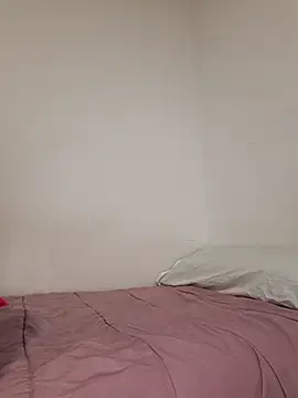 Snapshot of laura_dirtyhot chatting on 12-17-24, 08:01 laura dirtyhot online show from 12-17-24, 08:01