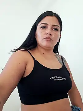 Snapshot of laura_dirtyhot chatting on 12-26-24, 11:21 laura dirtyhot online show from 12-26-24, 11:21