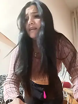 Snapshot of laura_dirtyhot chatting on 10-20-25, 08:09 laura dirtyhot online show from 10-20-25, 08:09