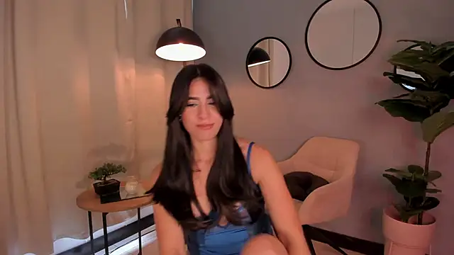 Snapshot of LiaPearce chatting on 12-14-24, 03:36 LiaPearce online show from 12-14-24, 03:36