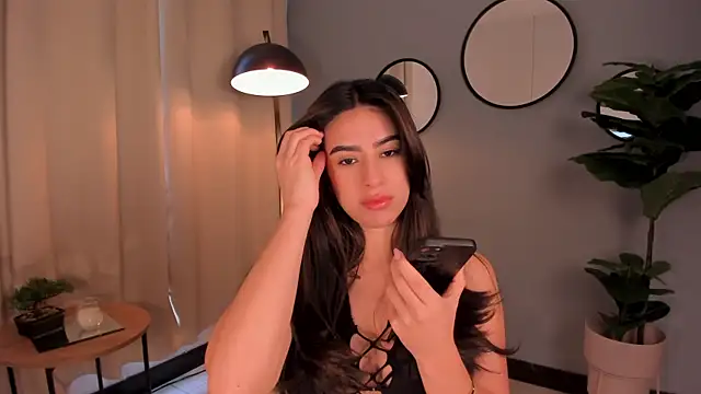 Snapshot of LiaPearce chatting on 12-17-24, 12:54 LiaPearce online show from 12-17-24, 12:54