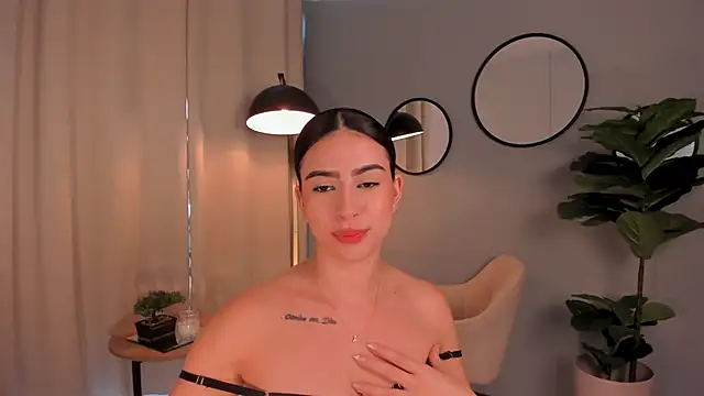 Snapshot of LiaPearce chatting on 01-13-25, 05:23 LiaPearce online show from 01-13-25, 05:23