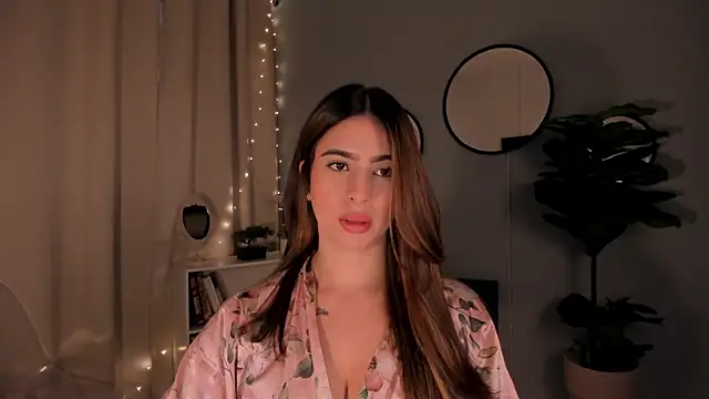 Snapshot of LiaPearce chatting on 09-30-25, 12:10 LiaPearce online show from 09-30-25, 12:10