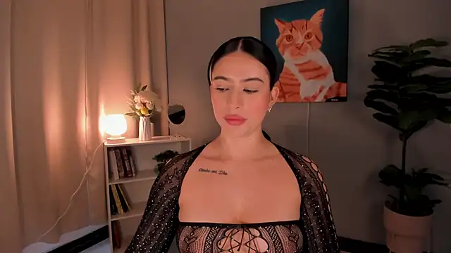 Snapshot of LiaPearce chatting on 10-20-25, 12:27 LiaPearce online show from 10-20-25, 12:27