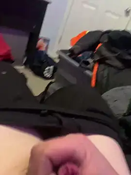 Snapshot of Hugetings chatting on 12-20-25, 02:18 Hugetings online show from 12-20-25, 02:18