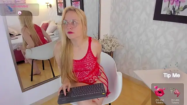 EmilySumer online show from 03-05-25, 08:21